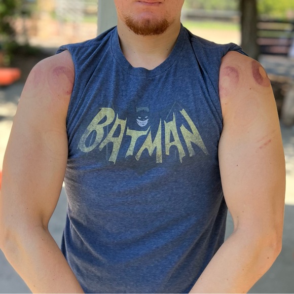 BATMAN MEN T SHIRT NAVY BLUE DC COMICS COMICS HERO OVAL LOGO OFFICIALLY GOTHAM - Picture 6 of 16